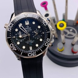 Omega Seamaster Black Dial on Black Rubber Strap Chrono High Version